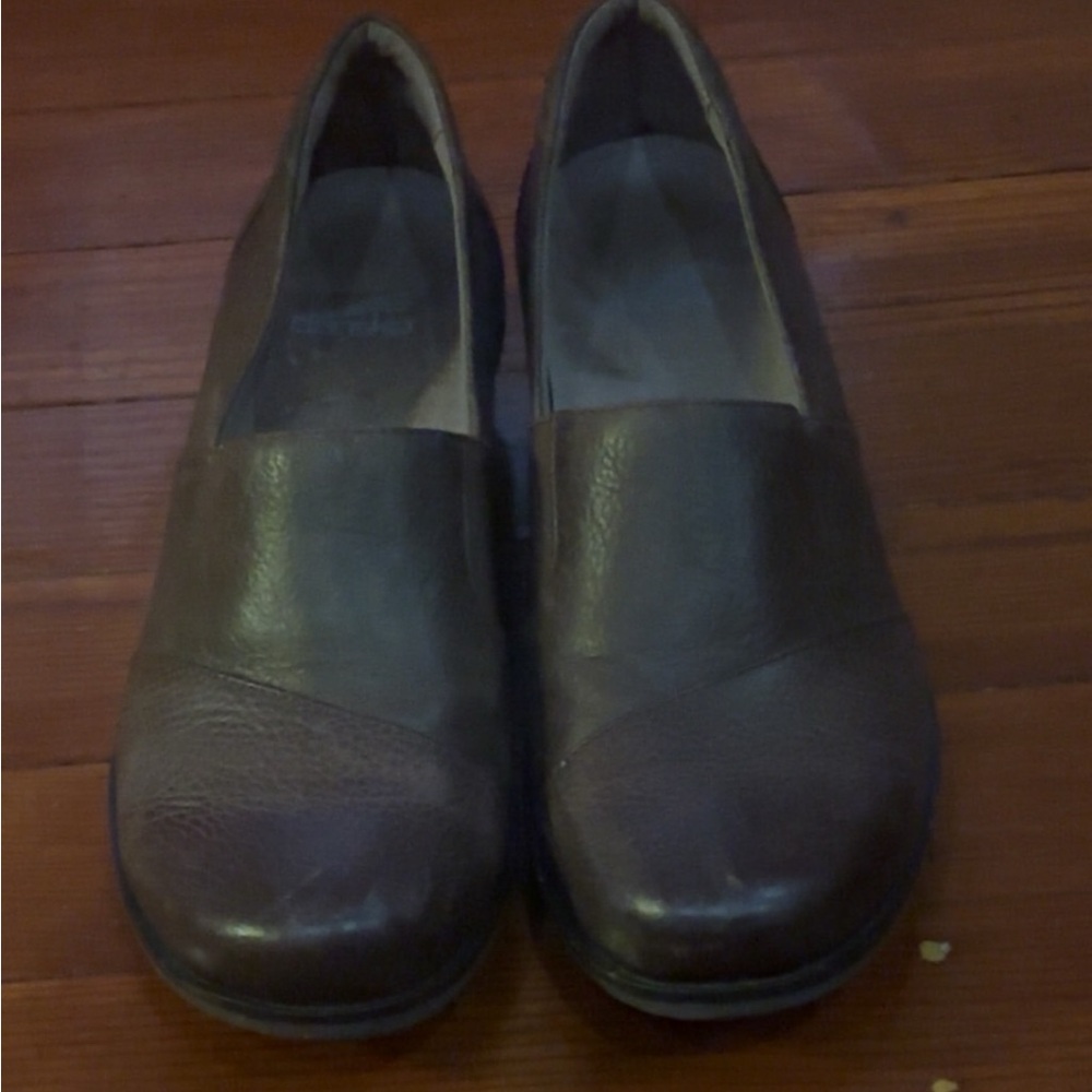Dansko Slip-resistant Women's Brown Leather clogs-EU 37 US 6.5-7 uniquely design
